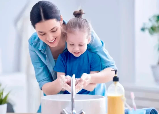 Consejos esenciales de cuidado personal para estudiantes y familias
